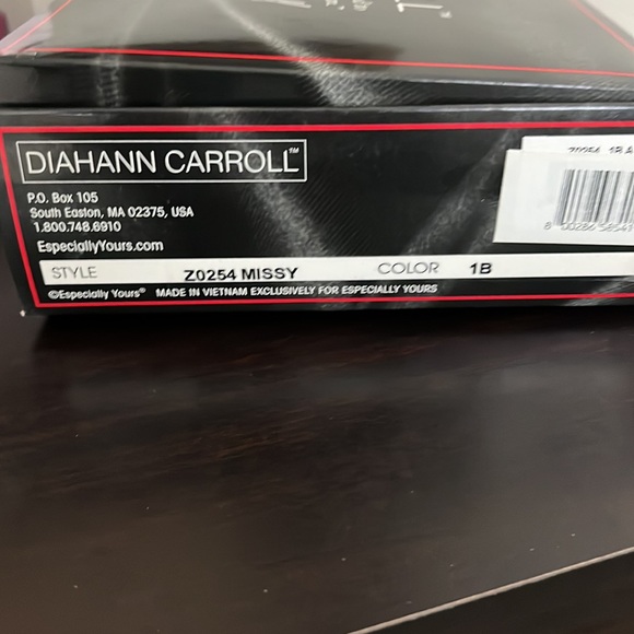 Diahann Carroll Missy Wig - Picture 9 of 9